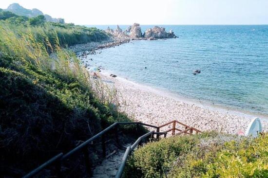 Ferienwohnung Calarossa Bay Isola Rossa Exterior foto